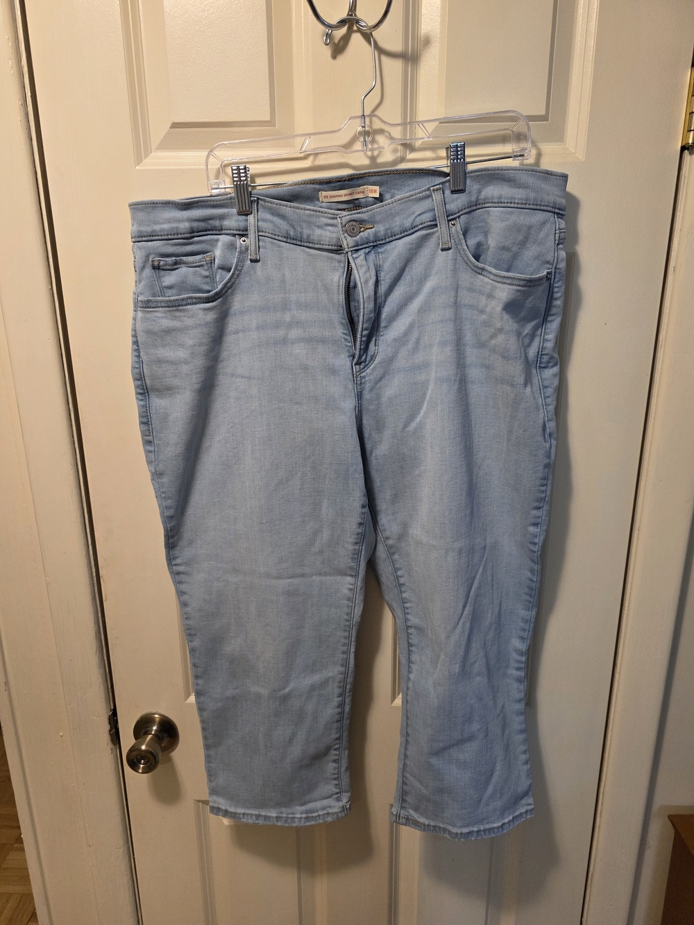 Levi's Light Wash Ankle Jeans for Women - Classic Cropped Denim